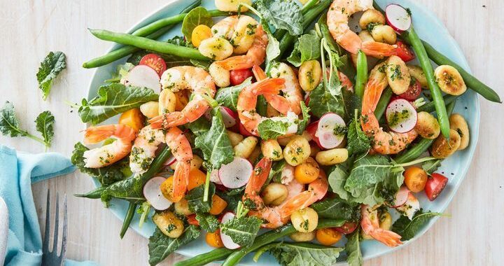 Salade de gnocchis d’été et crevettes en 10 minutes