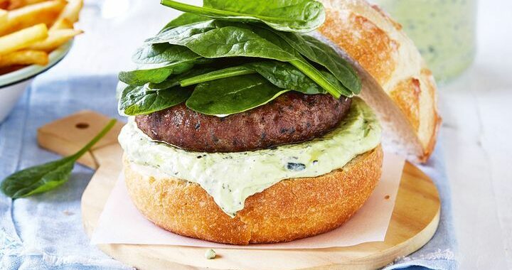 Beef burgers with spinach and feta