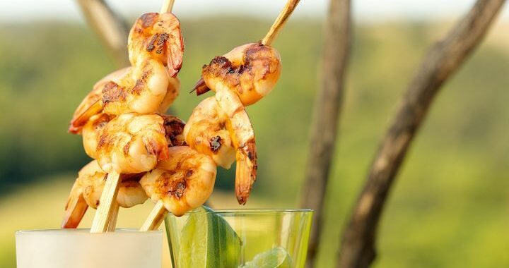 Prawn skewers with salt and lime pepper