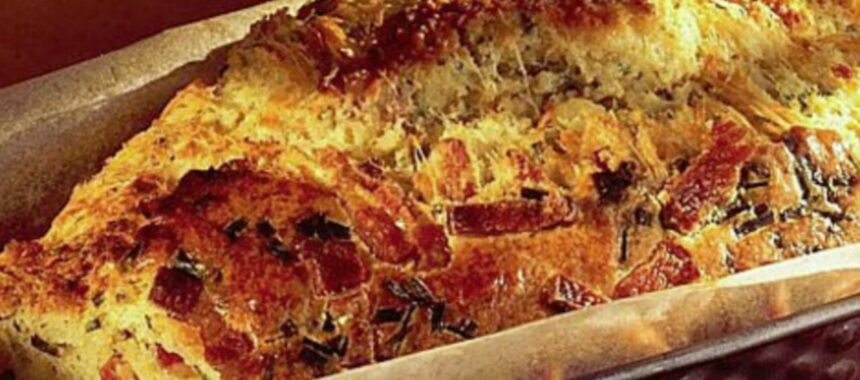 Savory cake shallots-mozzarella-bacon
