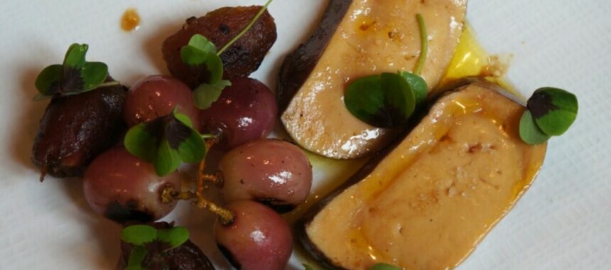 Foie gras poché au vin chaud épicé