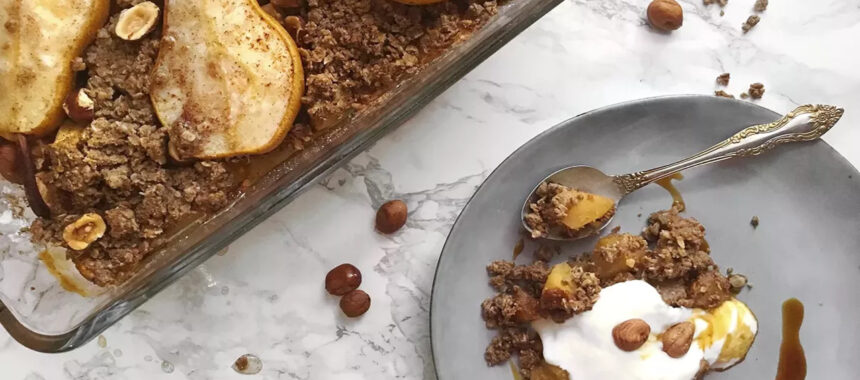Caramelized apple/pear crumble with buckwheat and Christmas spices (gluten-free)