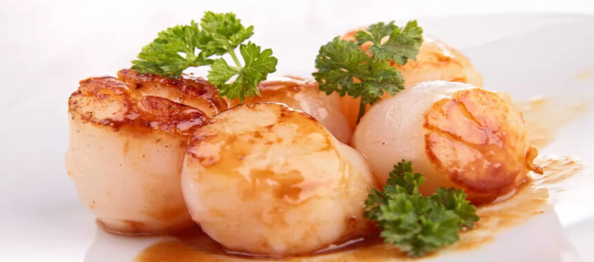 Scallops with lobster bisque sauce