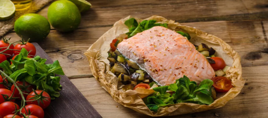 Salmon en papillote with vegetables