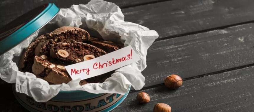Biscotti de Noël au chocolat et noisettes à offrir