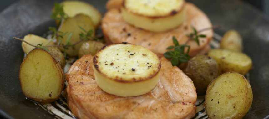 Hazelnut of salmon with goat cheese and new potatoes