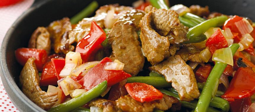 Quick recipe: minced beef with shallots, green beans and piquillo peppers