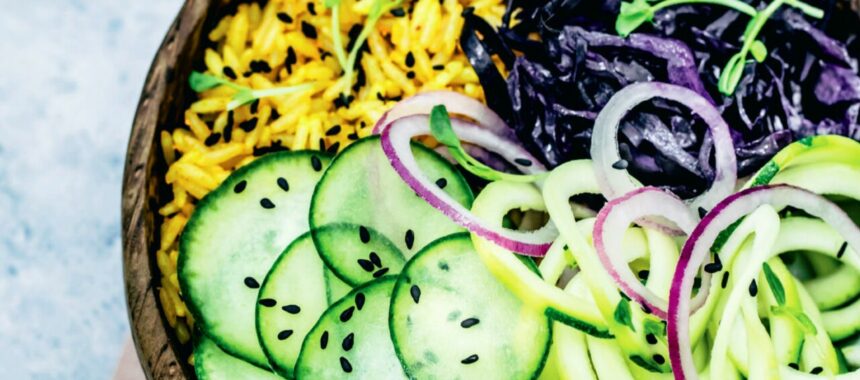 Basmati rice with curry, zucchini, cucumber and red cabbage