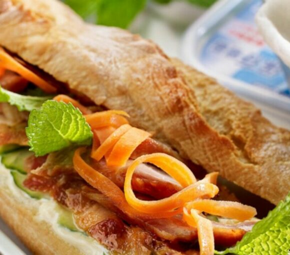 Sandwich vietnamien au porc laqué
