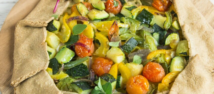 Rustic pie with sunny vegetables