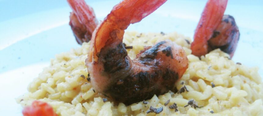 Sage-cooked prawn bites on curry risotto