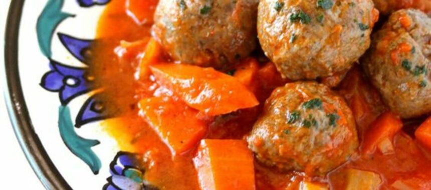 Meatballs with vegetable sauce