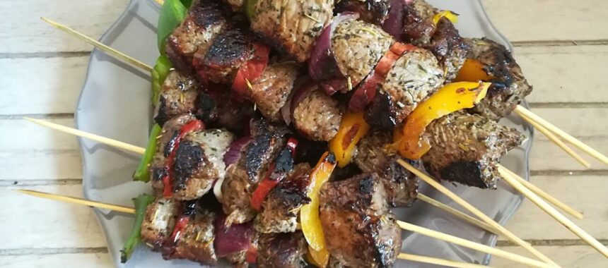 Marinated beef skewers with southern accents (chorizo, pepper and red onion)