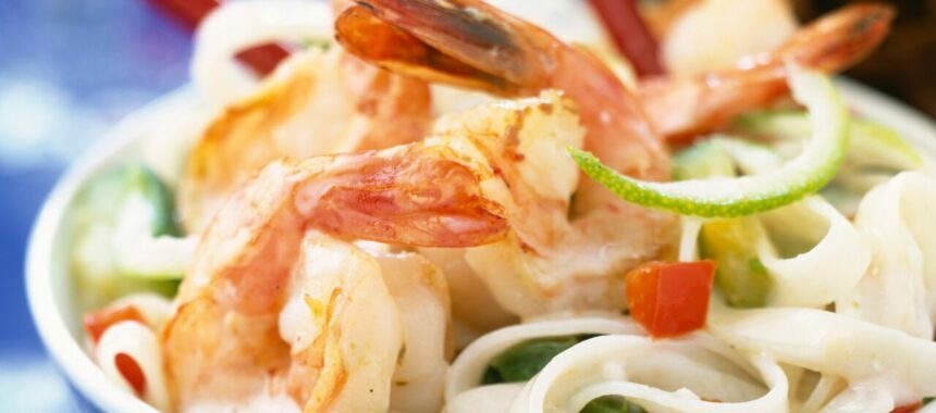 Prawns and rice noodles with coconut milk