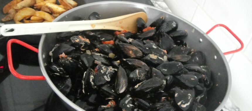 Mussels with chorizo and Espelette pepper