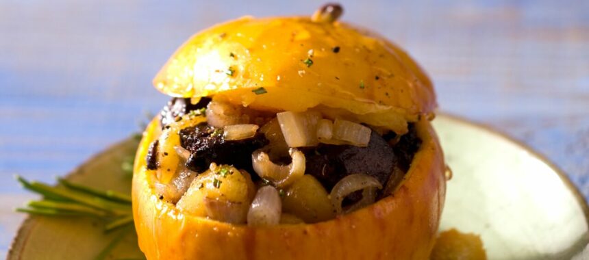 Apple stuffed with black pudding