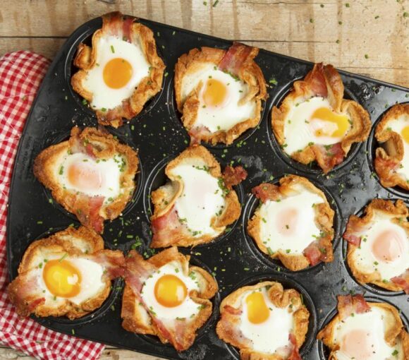 Bacon and egg muffins pour le brunch