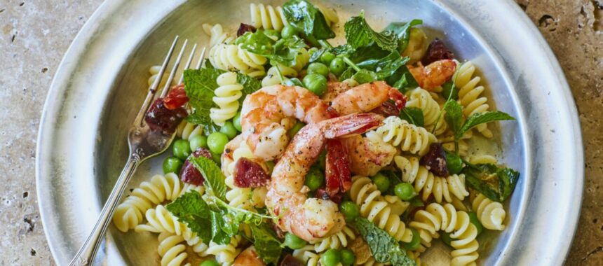 Fusilli with prawns, peas and mint