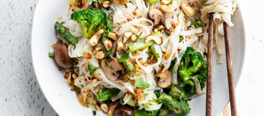 Salade asiatique de noodle au brocoli et noix de cajou