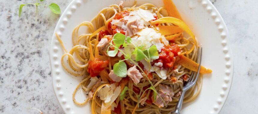 Spaghetti au thon sauce tomate carotte et parmesan