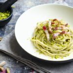 Spaghetti with pistachios and belly
