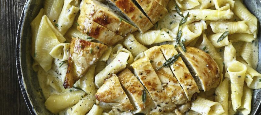 Chicken breasts with tarragon cream and penne