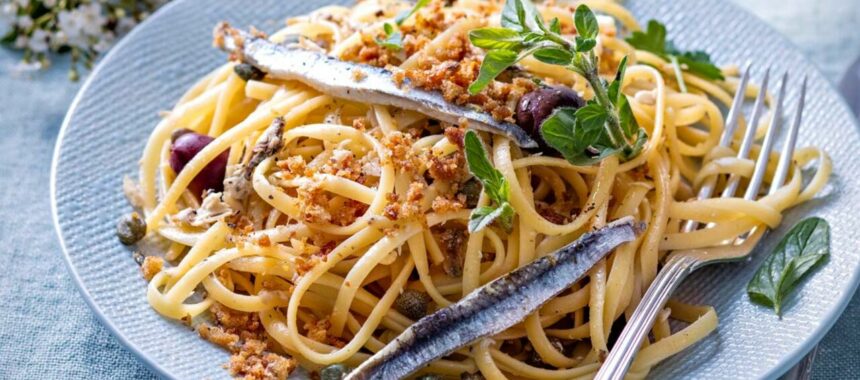 Linguine with dry bread like in Italy