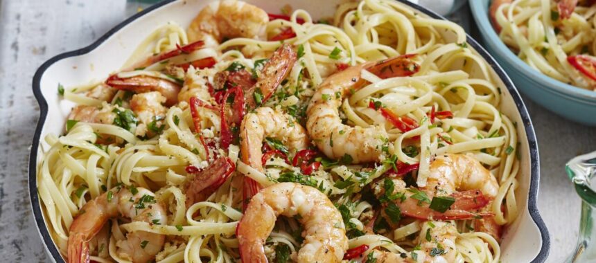 Linguine with prawns, chili and parmesan