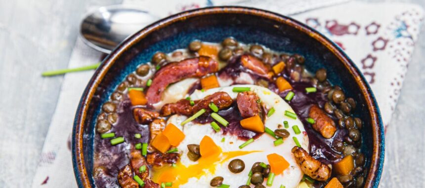 Poached egg with lentils