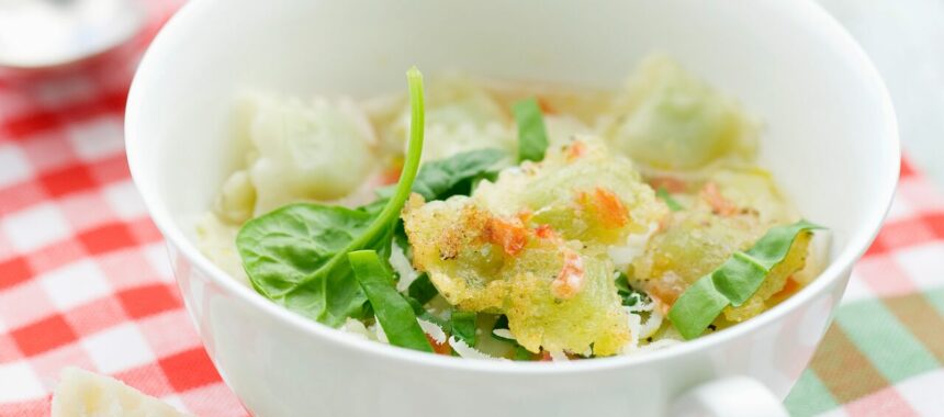 Spinach ravioli soup