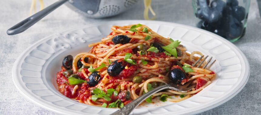 Spaghetti with puttanesca, tomatoes and olives