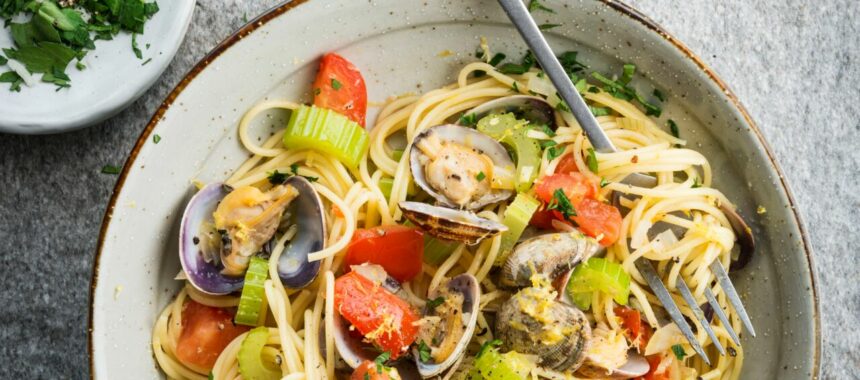 Spaghetti with clams, tomatoes and celery