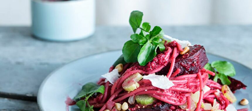 Wholemeal spaghetti with beet and watercress pesto