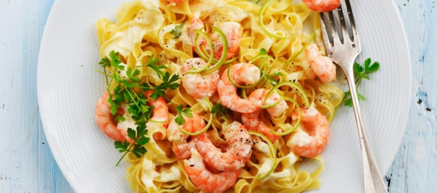 Tagliatelle with prawns and lime cream