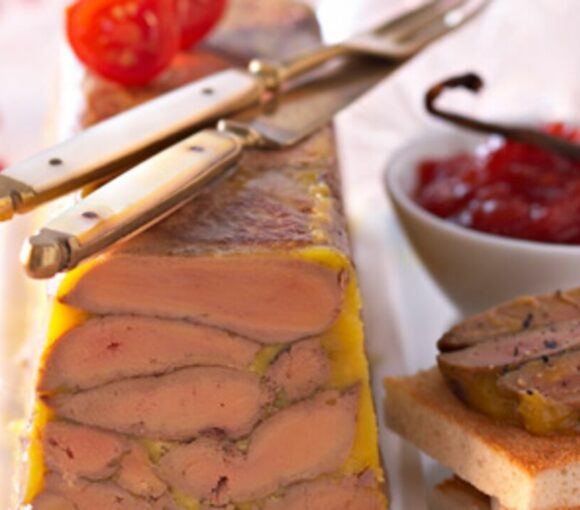 Terrine de foie gras aux épices et chutney de tomates