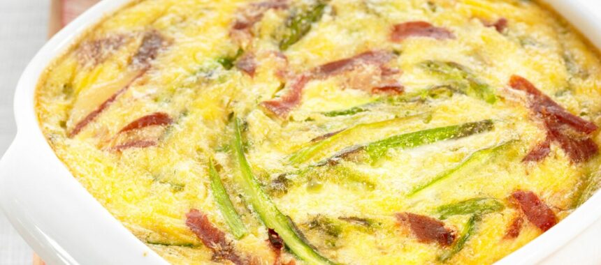 Clafoutis with asparagus and raw ham
