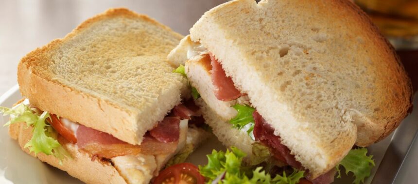 Club sandwich poulet bacon