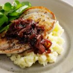 Chicken cutlet with caramelized onions