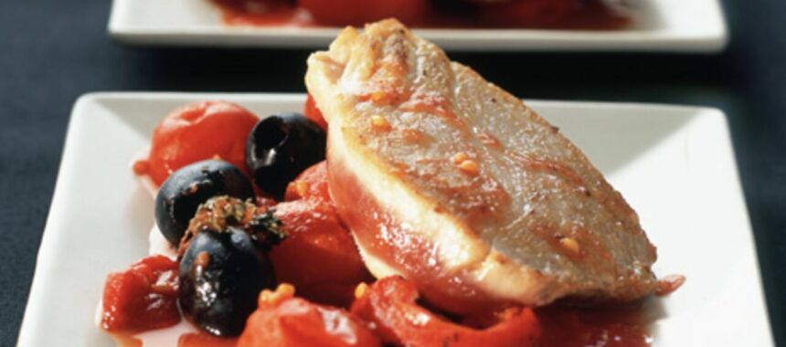 Tuna fillet with tomatoes and peppers