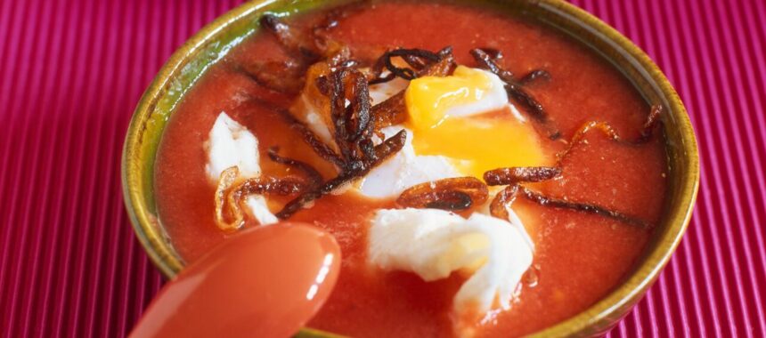Poached eggs with tomato