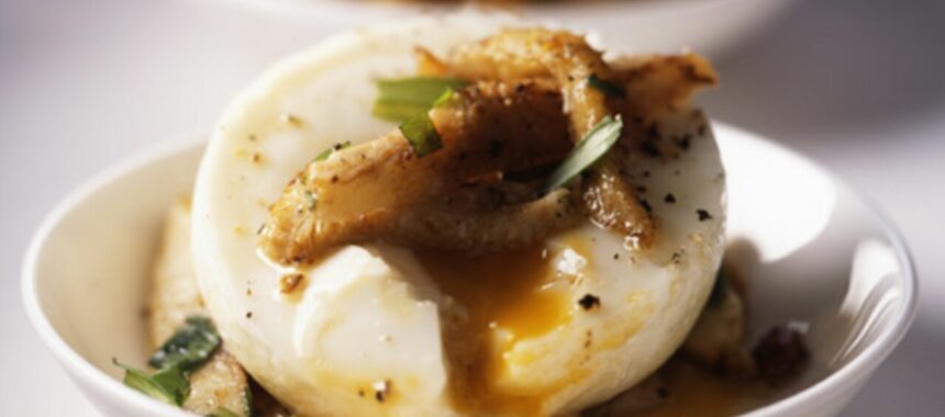 Poached eggs with artichokes