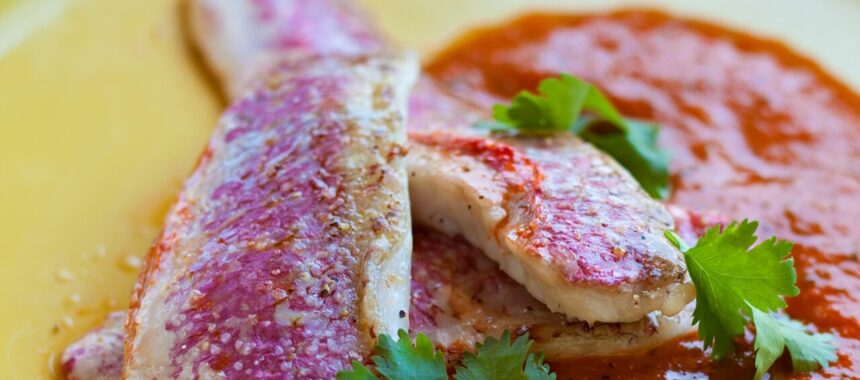Crispy red mullet with pepper coulis