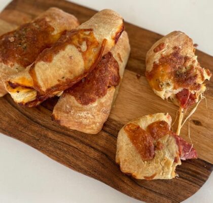 Friteuse à air pepperoni pizza croissant roll ups