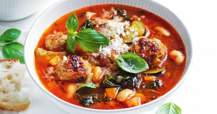 Soupe aux légumes et aux boulettes de porc à l’italienne