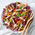 Salade de nouilles croustillante et végétalienne