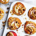 Muffins aux nectarines et aux noisettes