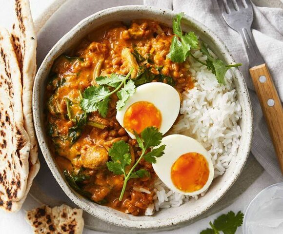 Curry de lentilles, de champignons et d'œufs