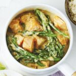 Curry vert de citrouille avec riz à la noix de coco