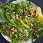 Salade de quinoa, fèves, saumon et feta