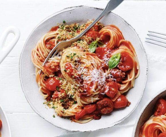 Spaghetti de Curtis Stone aux tomates cerises, à la pancetta et à la chapelure